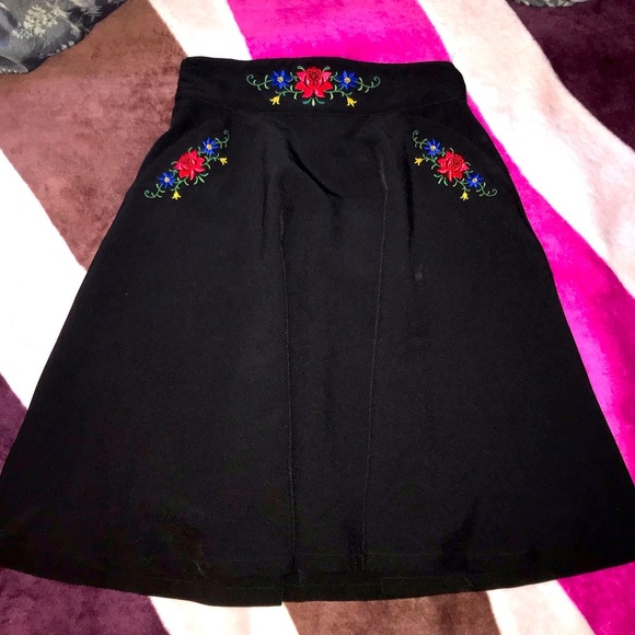 MIDNIGHT FLORAL PIN-UP WITCH EMBROIDERED MIDI SKIRT - Picture 7 of 7